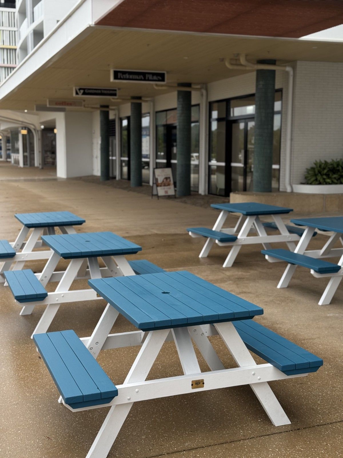 Outdoor Picnic Table 
